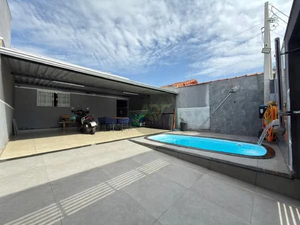Casa com Piscina