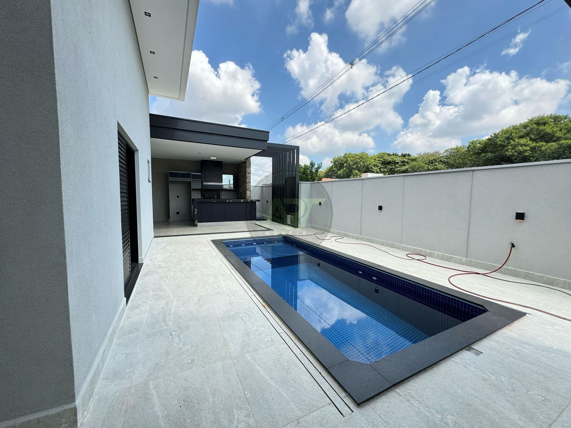 Casa com 3 dormitórios, 218m² à venda por R$ 1.970.000,00