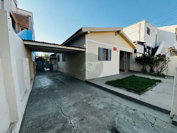 Casa Padrão Com Amplo Terreno Frezzarin