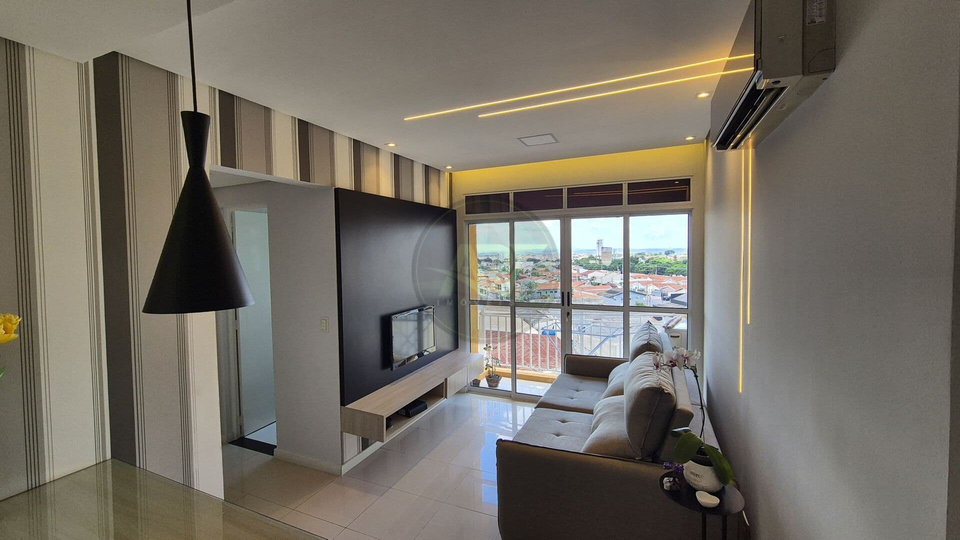 Apartamento 2 Dormitórios, sacada e elevador