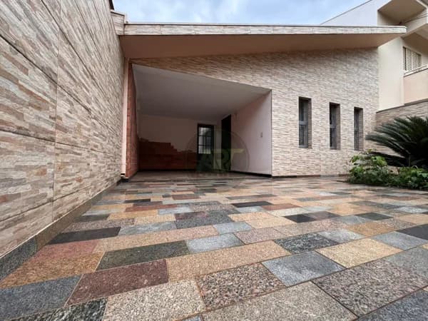 Casa com Edícula e Quintal bem espaçoso