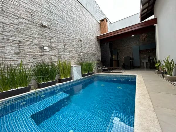 Casa 2 Dormitórios sendo 1 suíte, Área gourmet com Piscina