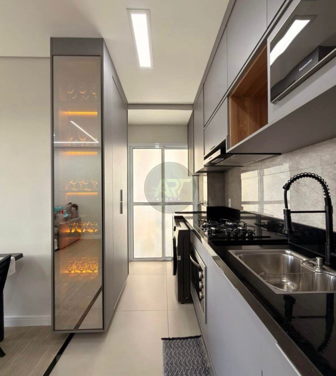 Apartamento Sofisticado e Mobiliado - Andar Alto