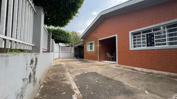 Casa de Esquina no Bairro São Vito