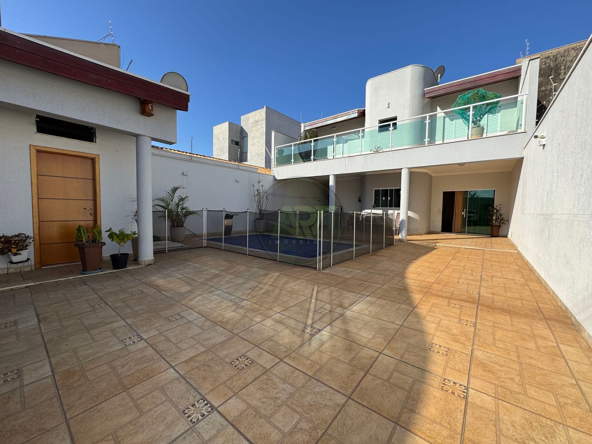 Casa Sobrado com Piscina Aquecida c/ 3 Dormitórios em SBO