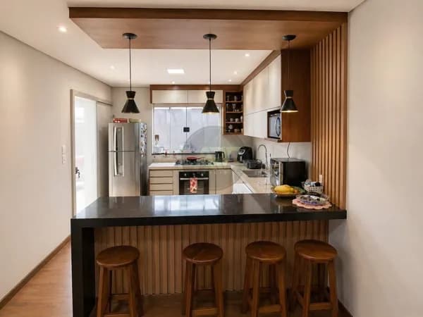 Casa Sobrado - Com espaço para Área de Churrasco