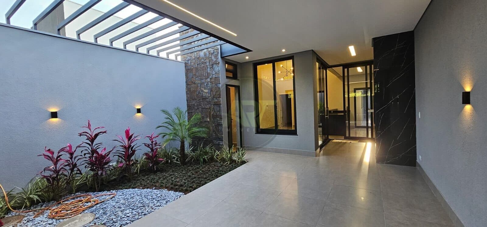 Casa Alto Padrão 3 Dormitórios - Jardim Ipiranga