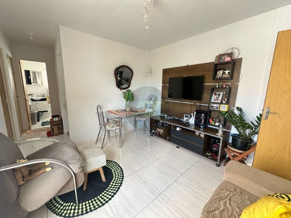 Apartamento c/ Sacada e 2 Dormitórios