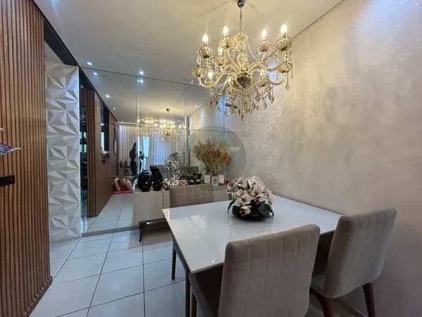 Apartamento 2 Dormitórios, com sacada, 2 vagas de garagem