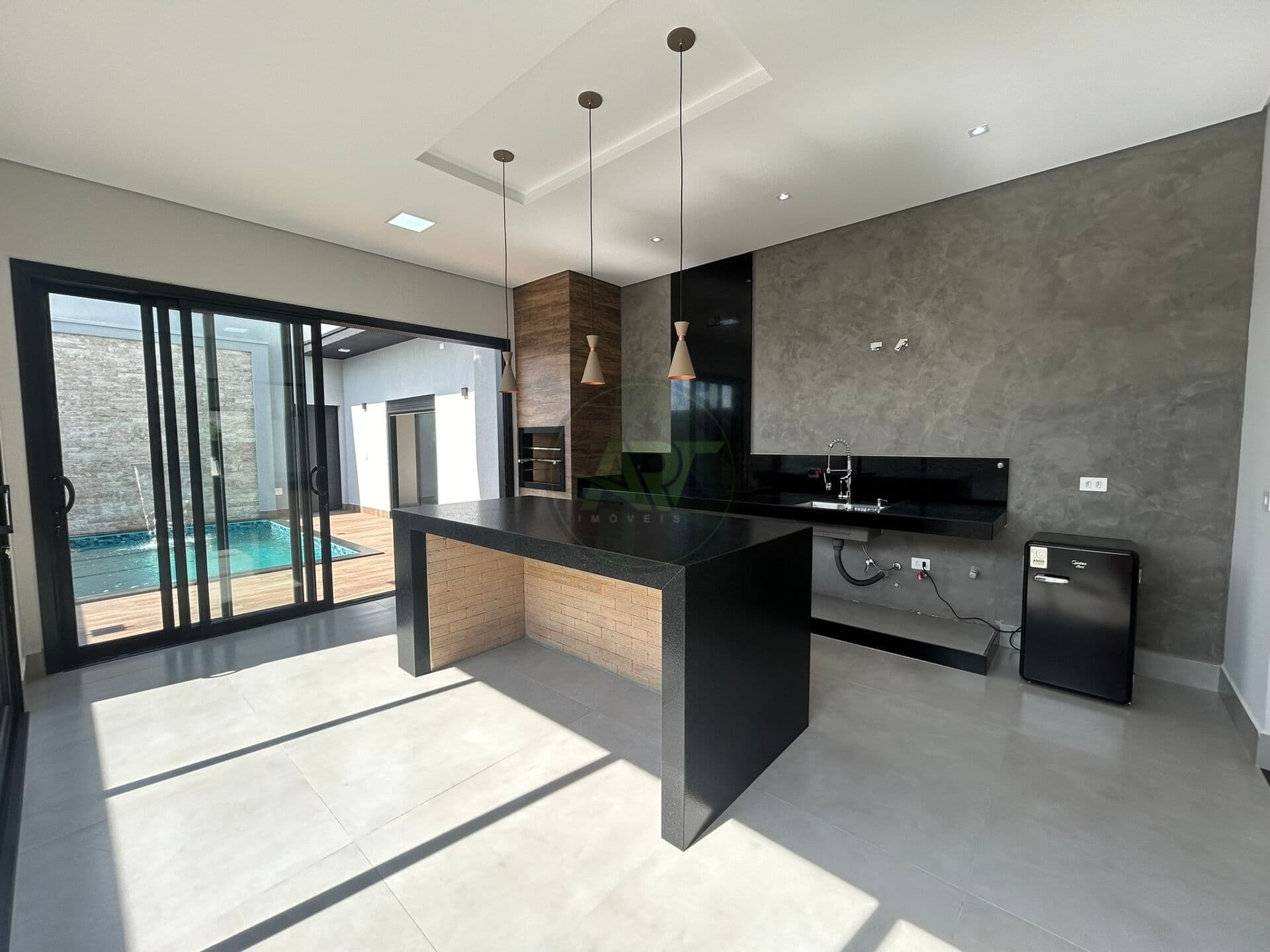 Casa 3 Suítes, área gourmet com piscina, Condomínio fechado