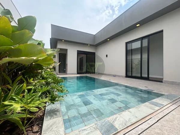 Casa em Condomínio 3 suítes, com fachada moderna