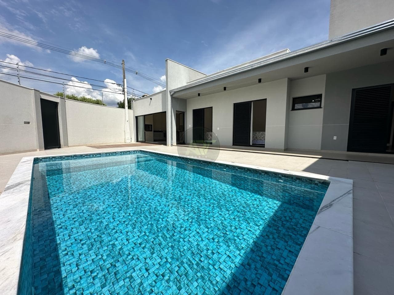 Casa de Alto Padrão c/ 3 suítes em Nova Odessa