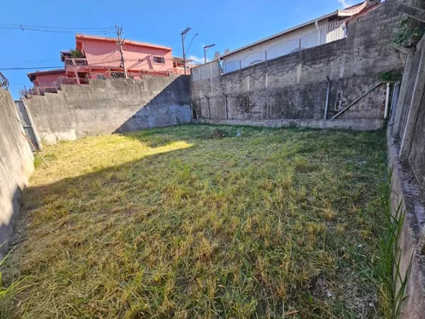 Aluga-se Terreno de Esquina no Bairro Vila Aurora - 212 m²