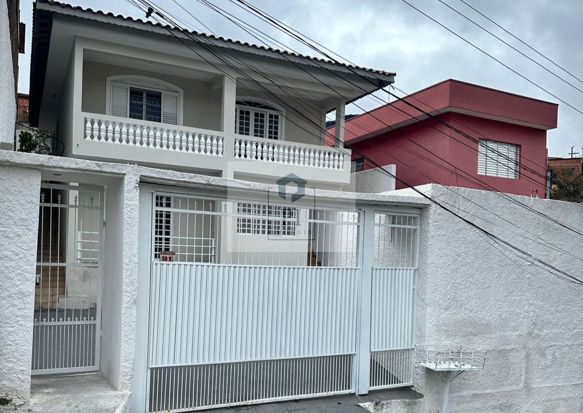 Casa na entrada do Jd. Rose Mary, em frente a Rodovia