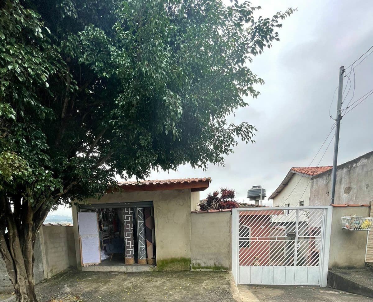 2 Casas e 1 Salão Comercial