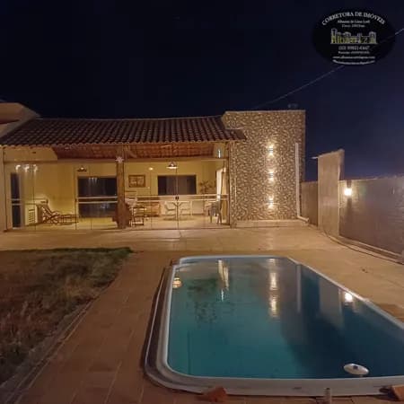 Casa com piscina - Em condomínio fechado
