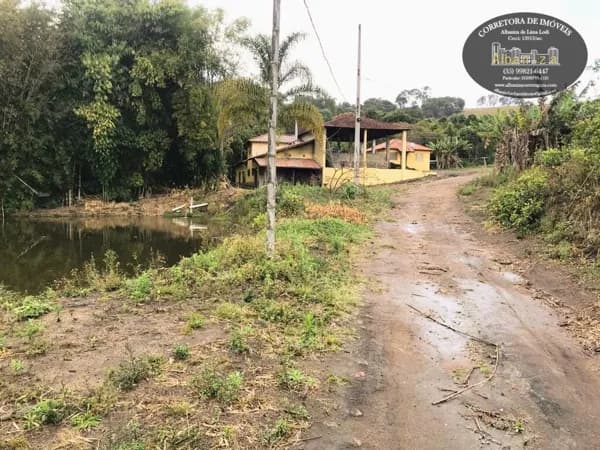 Sítio próximo a cachoeiras