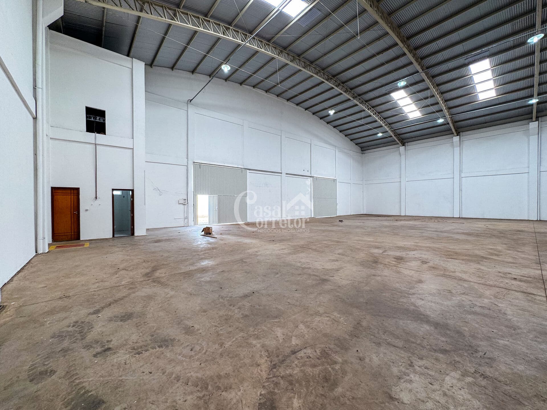 Galpão com 700m² + Área de Pátio Próximo à BR 010 atrás da Honda Moto Center