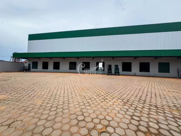 Galpão de 1700m² na BR-010