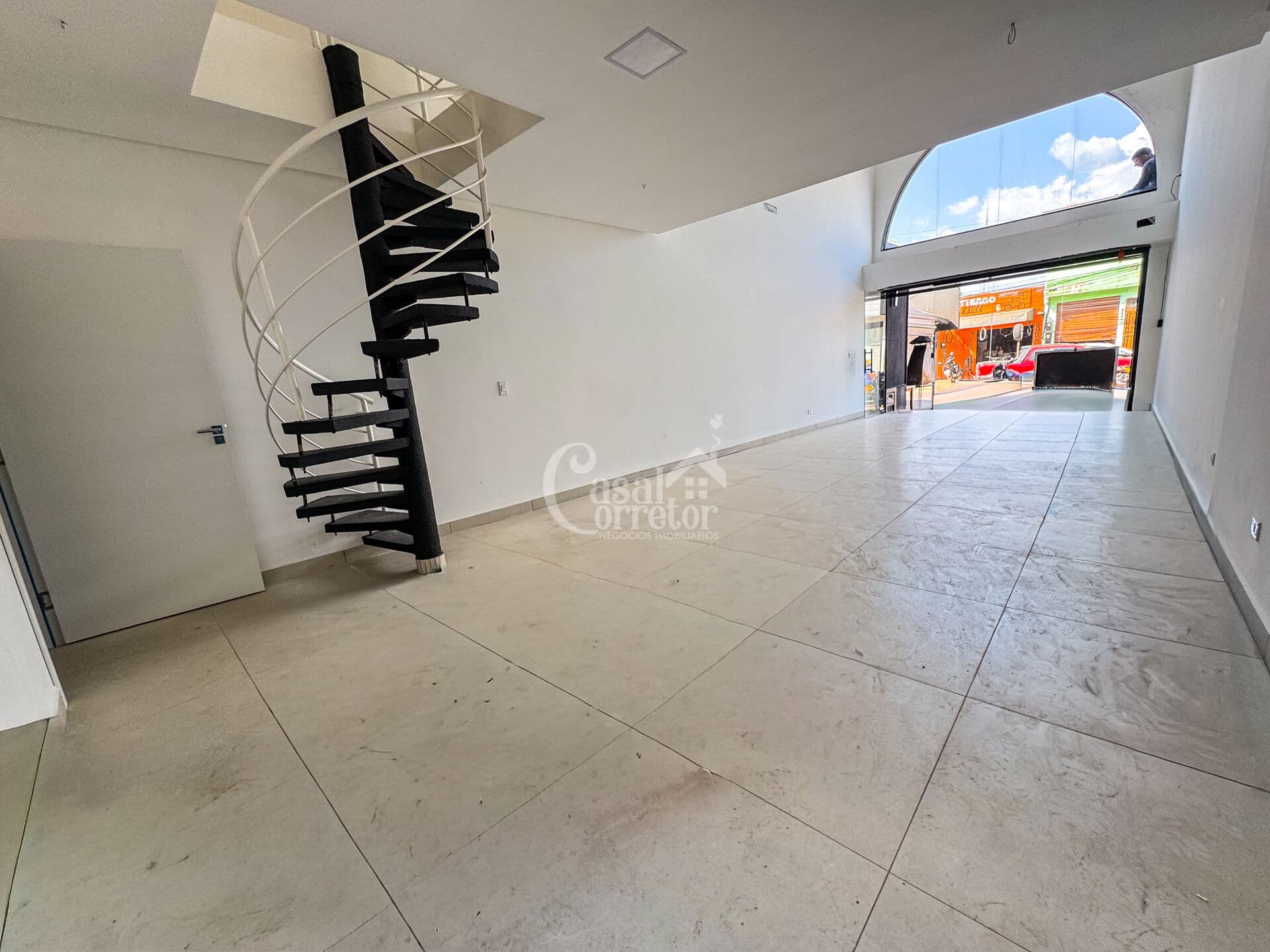 Ponto Comercial próximo à Av. Bernardo Sayão