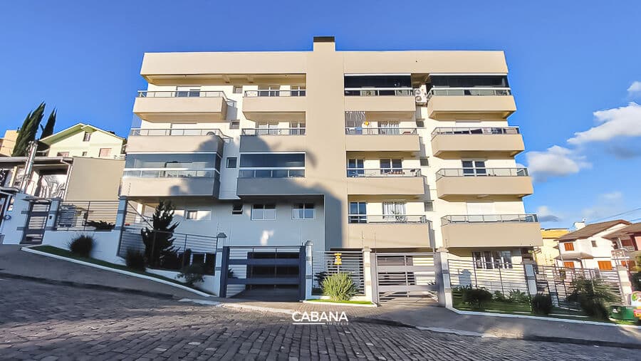 Apartamento semimobiliado, com 2 terraços