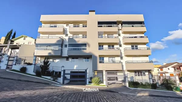 Apartamento semimobiliado, com 2 terraços