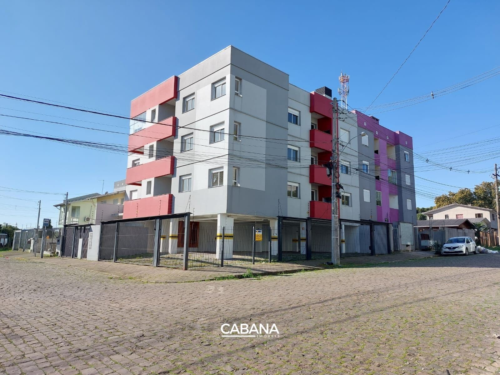 Apartamentos novos, com sacada e churrasqueira