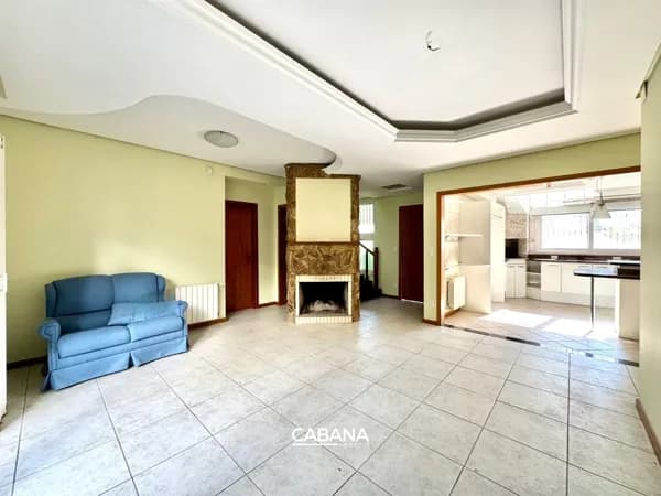 CS585 - Casa de esquina semimobiliada no Petrópolis