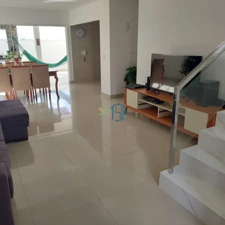 Casa em Condomínio/Casa Alto Padrão – 265m² de área construída em terreno de quase 300m²