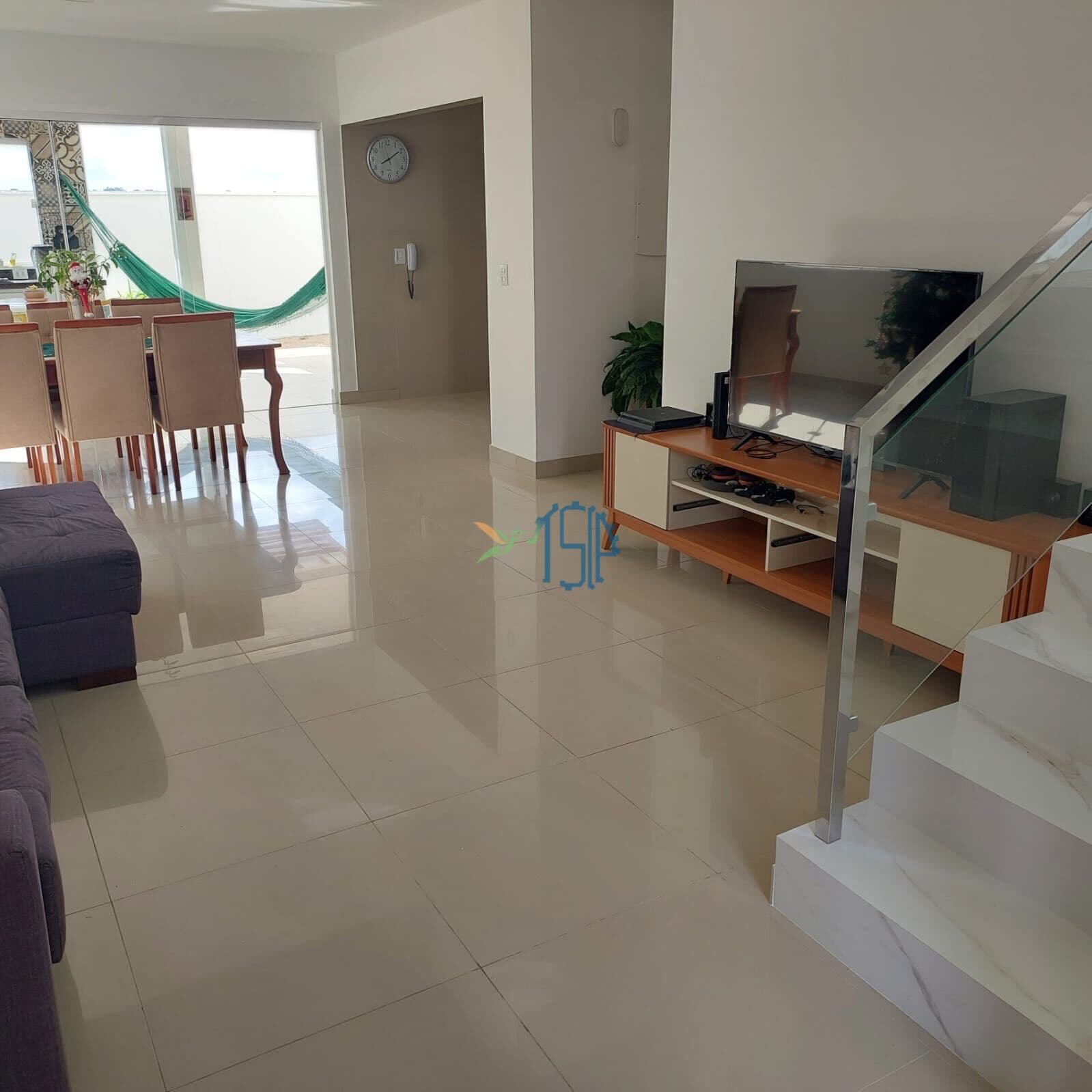 Casa em Condomínio/Casa Alto Padrão – 265m² de área construída em terreno de quase 300m²