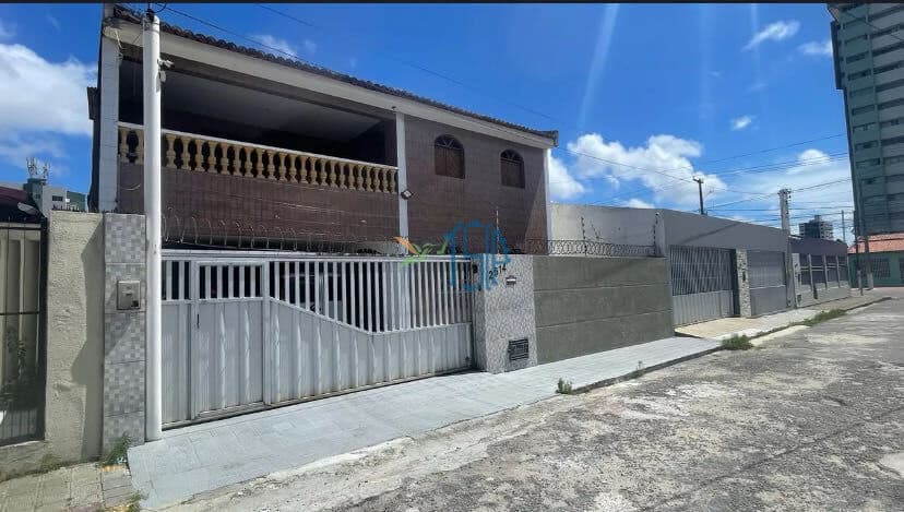 Casa Padrão / Casa em Rua pública em Natal / Casa com 2 pavimentos / Casa no Bairro Lagoa nova - Natal/RN