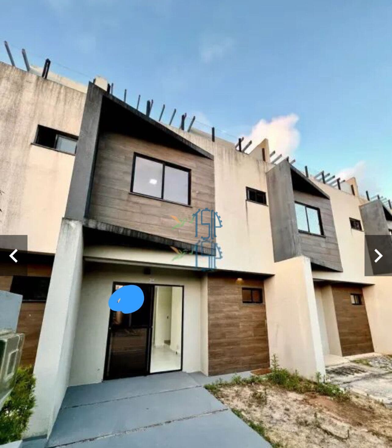 Casa em Condomínio/Triplex com 73 MTS de area construída e 132 MTS de área útil Estacionamento frente a sua casa