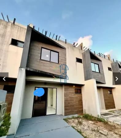 Casa em Condomínio/Triplex com 73 MTS de area construída e 132 MTS de área útil Estacionamento frente a sua casa