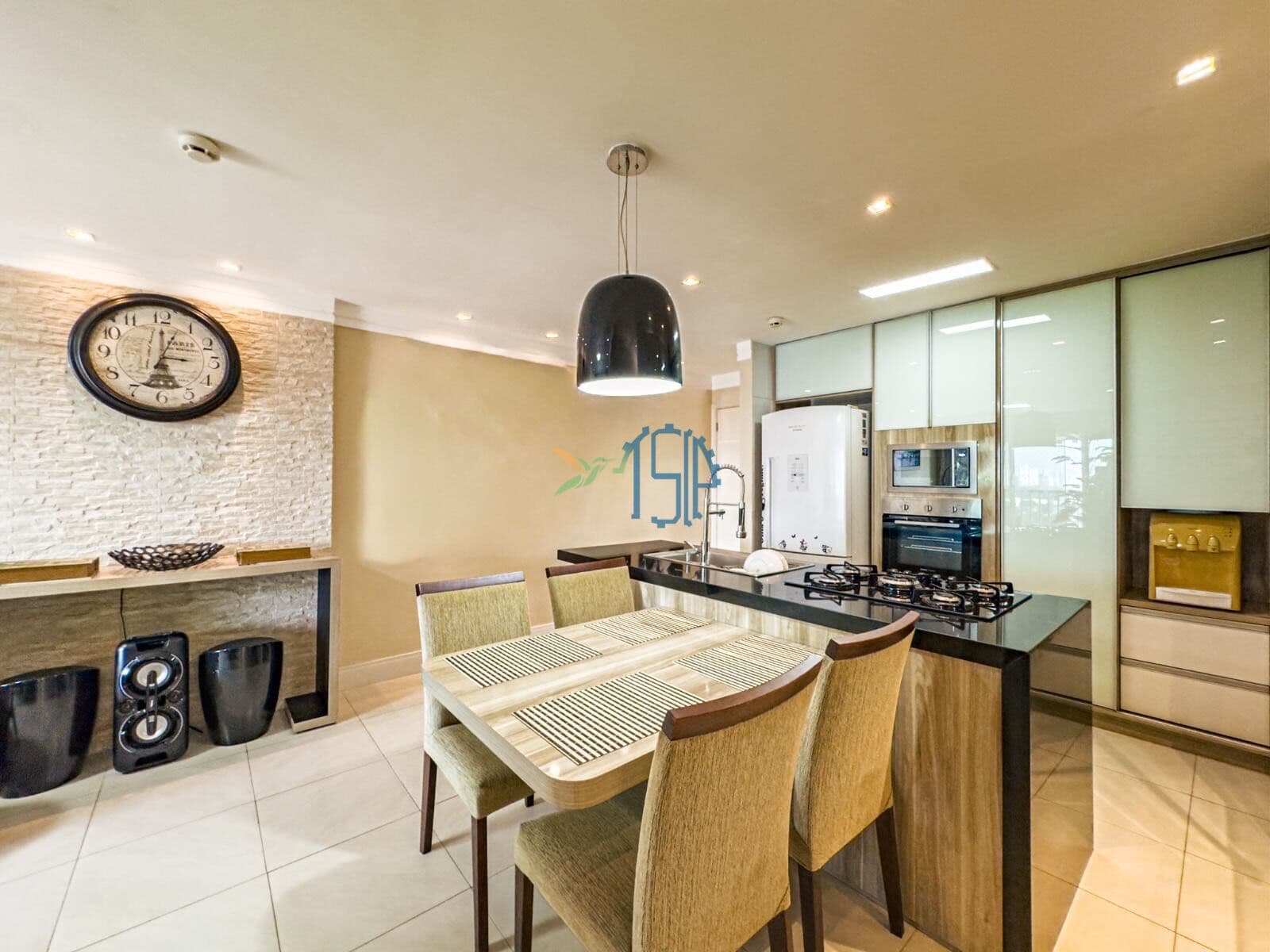 Apartamento Alto Padrão/ AQUARELLE CLUB/Apartamento com 83m², planta original de 3 quartos (1 suíte), pronto para morar, reformado e em excelente estado de conservação.