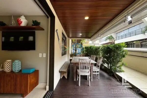 Casa em Condomínio/Descubra o privilégio de viver na Enseada de Búzios: imóvel de alto padrão, com fino acabamento, condomínio fechado à beira mar e onde cada detalhe pensado para seu conforto e sofisticação.