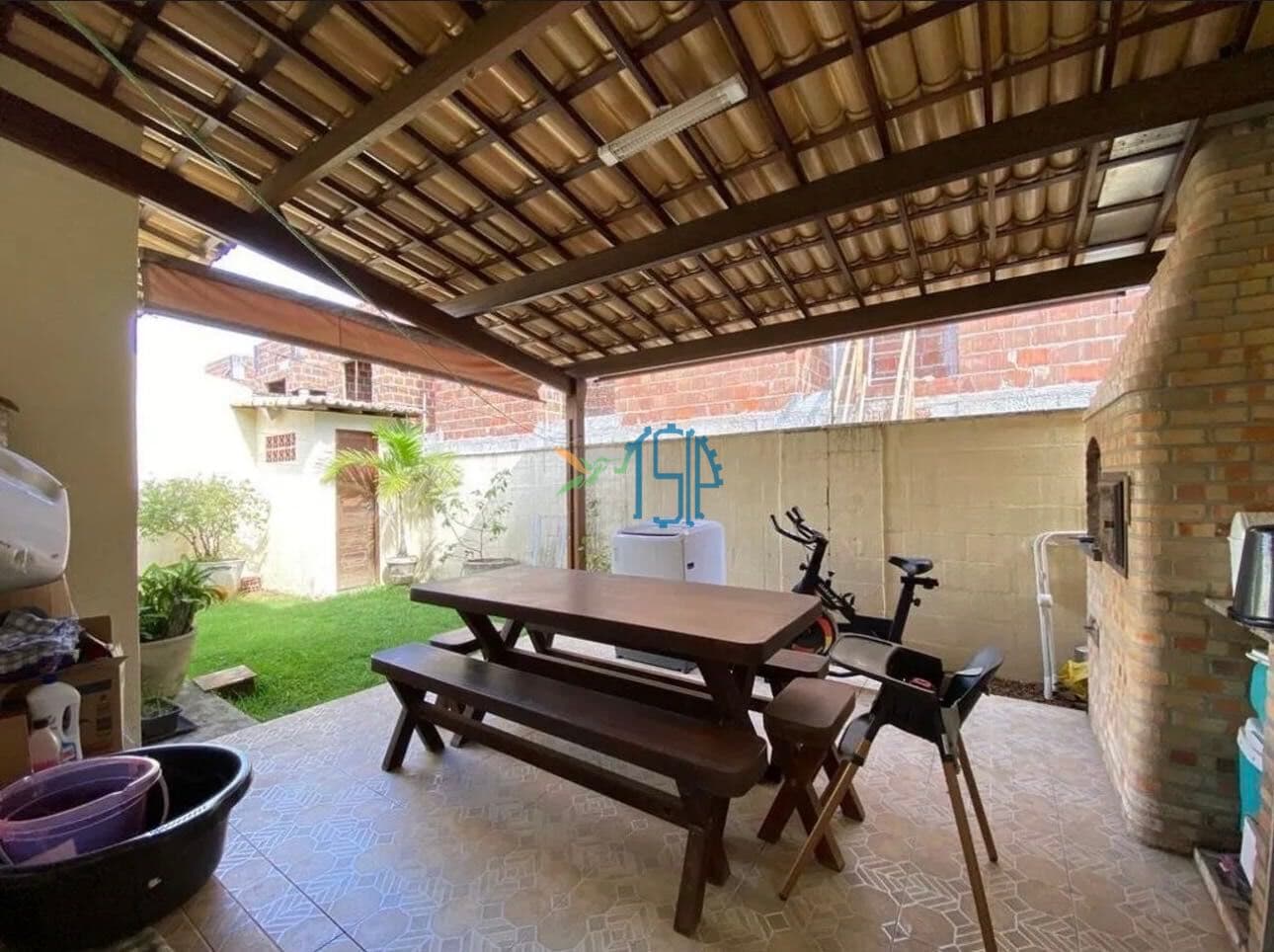 Casa em Condomínio/Vendo casa térrea no Condomínio Villares, localizada em Parnamirim.