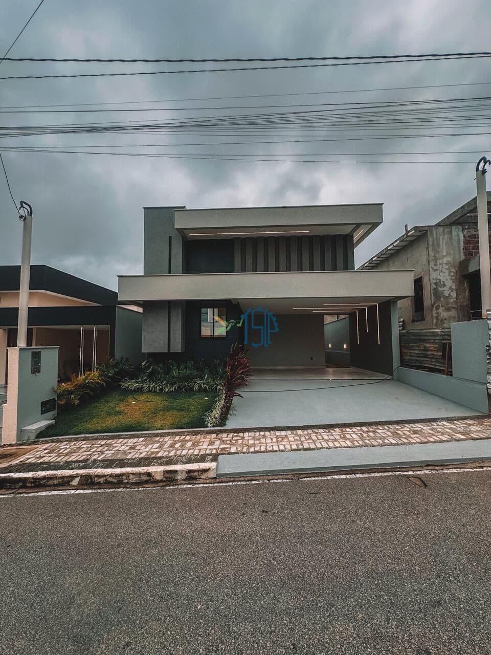 Casa em Condomínio/Casa Térrea no Condomínio Monte Carlo.📍