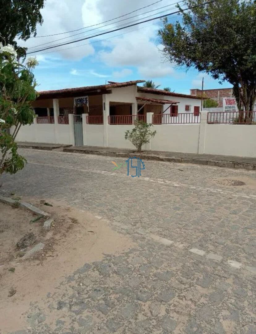 Casa Padrão / Casa em rua Pública / Casa padrão em Parnamirim / Casa em rua pública em Emaús
