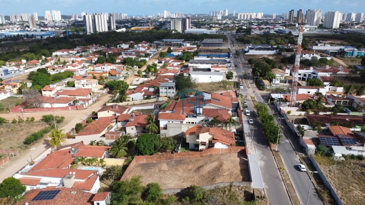 TERRENO/ AVENIDA COMERCIAL/LOJA DE CARROS/ CLINICA/ LOJA DE PAISAGISMO/ PREDIO DE ESCRITORIOS/ BAR/ RESTAURANTE/ BAIRRO CANDELARIA/ AV. ANTOINE DE SAINT EXUPERY/ CASA