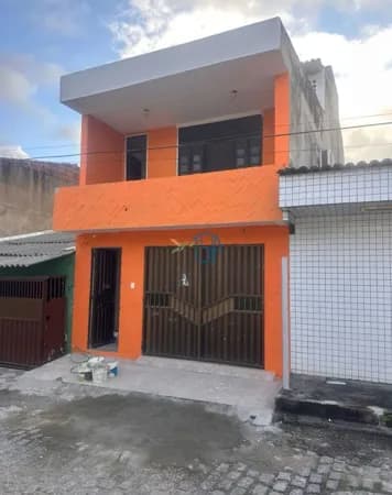 Casa Sobrado / Casa Duplex em Natal / Casa Primeiro andar em Natal / Casa Padrão em Rua pública/ Casa no Bairro Alecrim