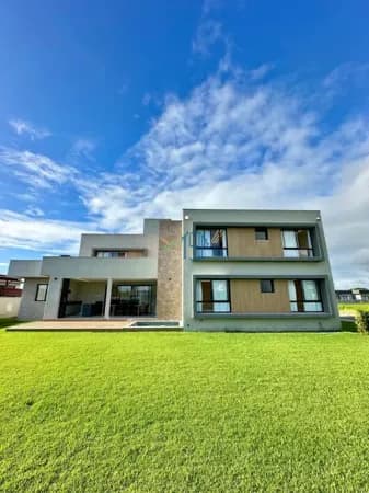 Casa em Condomínio/Casa de Condomínio com 5 Quartos e 6 banheiros à Venda, 325 m²