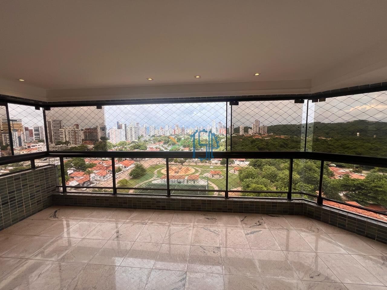 Apartamento Alto Padrão/OPORTUNIDADE. Apartamento espetacular alto padrão e totalmente exclusivo 1 por Andar, com uma localização privilegiada no condomínio residencial Dalton Cunha no Bairro mais nobre de Natal (bairro Tirol).