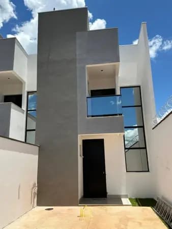 Sobrado à venda no bairro Novo Mundo em Uberlândia/MG
