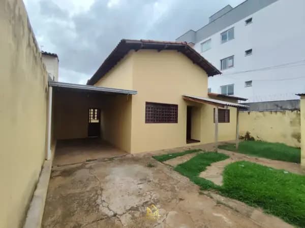 Casa à venda no bairro Santa Mônica em Uberlândia/MG