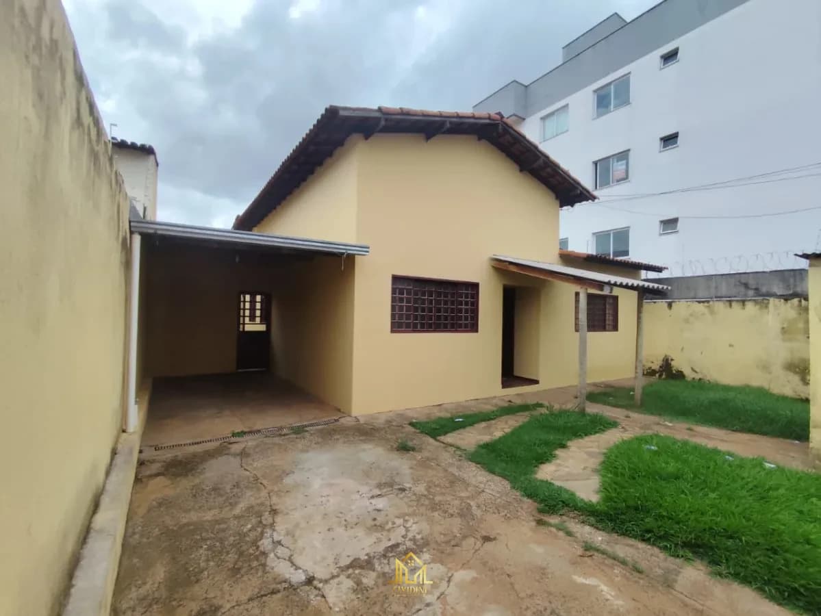Casa à venda no bairro Santa Mônica em Uberlândia/MG