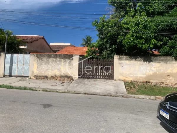 Oportunidade Única: Duas Casas Independentes em Amplo Terreno – Iguaba Pequena
