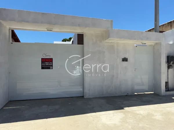 Casa com Suíte e Churrasqueira a 200m da Orla - R$ 379.000,00