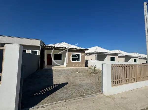 Casa com 2 dormitórios (01 suíte) à venda, por R$ 270.000,00 - Coqueiros, Iguaba Grande - RJ.