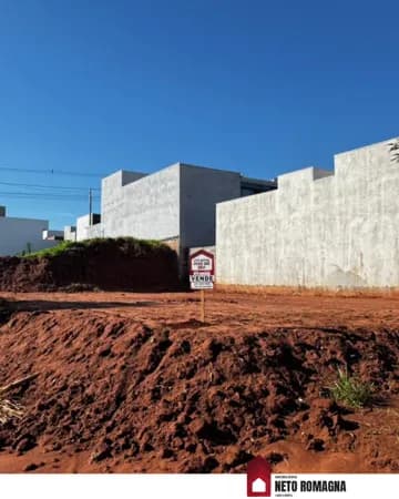Terreno de esquina com 216m²