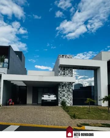 Com ar condicionado, móveis planejados e cortinas